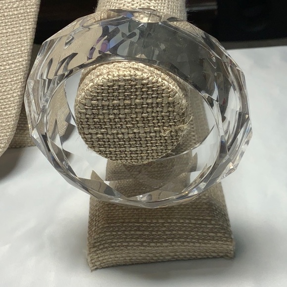 Clear Lucite bracelet - Picture 2 of 3